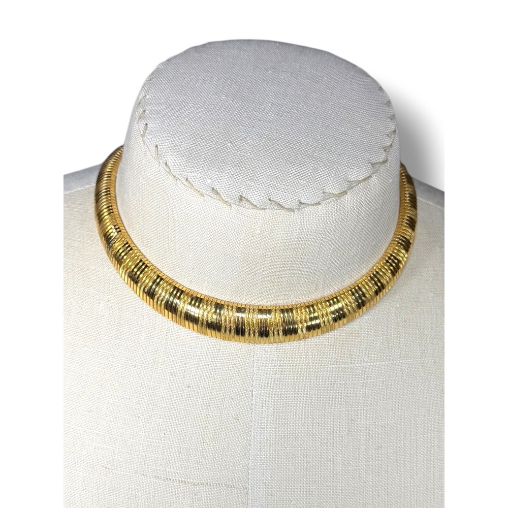 Vintage Trifari Gold Tone Ribbed Omega Collar Necklace Bold Statement 16.5" Chic